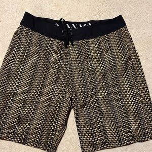 Used men’s Manaola surf shorts size 30